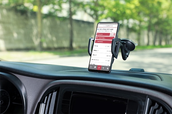App im Fahrzeug mit digitalem Lieferauftrag